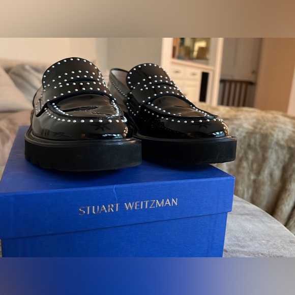 Parker Lift Mini Pearl Loafer in Black Patent
Stuart Weitzman - Picture 4 of 8